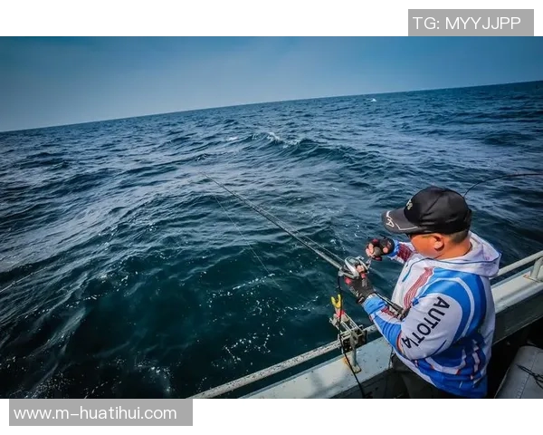拉什福德分享海钓乐趣笑容灿烂展现多彩业余生活 拉什福德分享海钓乐趣笑容灿烂展现多彩业余生活