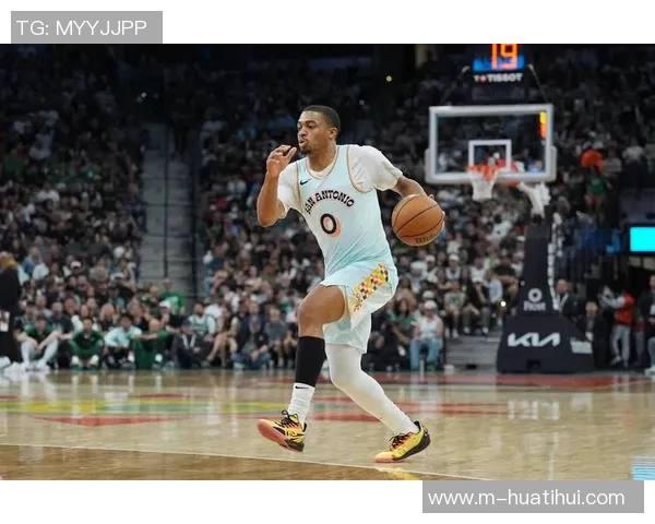 哈珀表现出色6投4中贡献9分3助攻正负值全队最高达到20分 哈珀表现出色6投4中贡献9分3助攻正负值全队最高达到20分