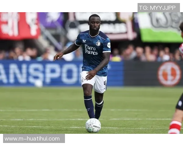 费耶诺德年轻后卫雷德回应拜仁传闻队友开始用德语交流